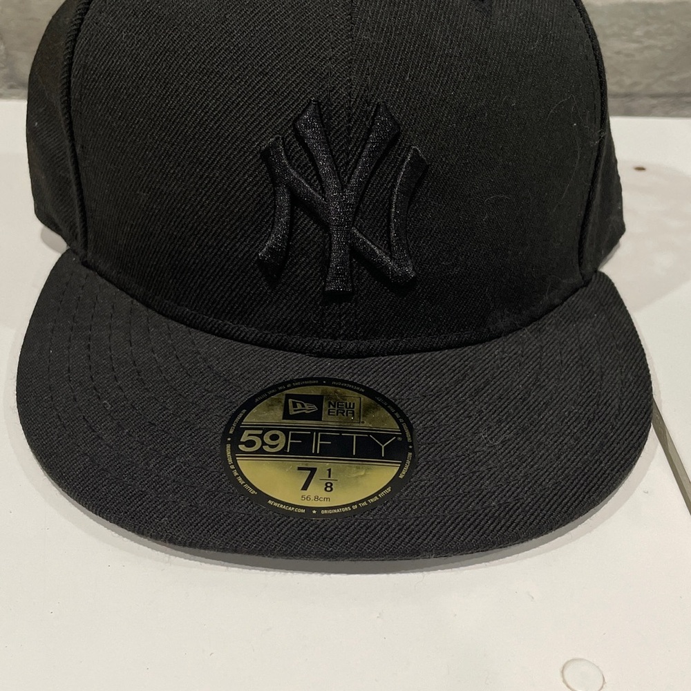 Black NY Yankees New Era 59FIFTY Blackout Cap Size 7 1/8